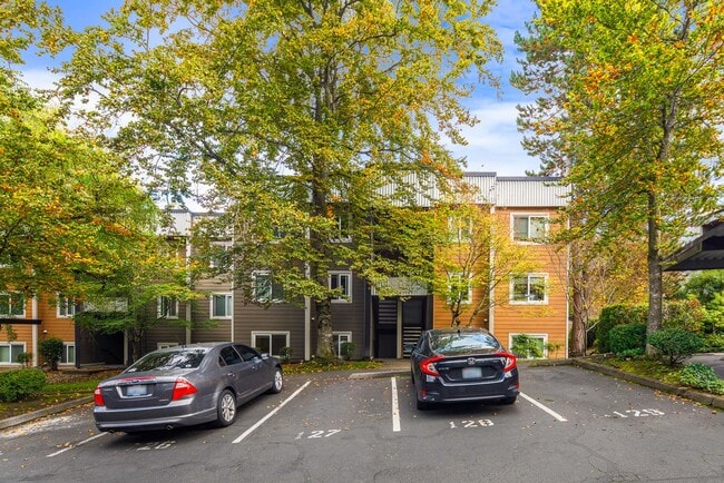 Foto del edificio - Modern 2 Bedroom 2 Bathroom Condo Close to Downtown Kirkland