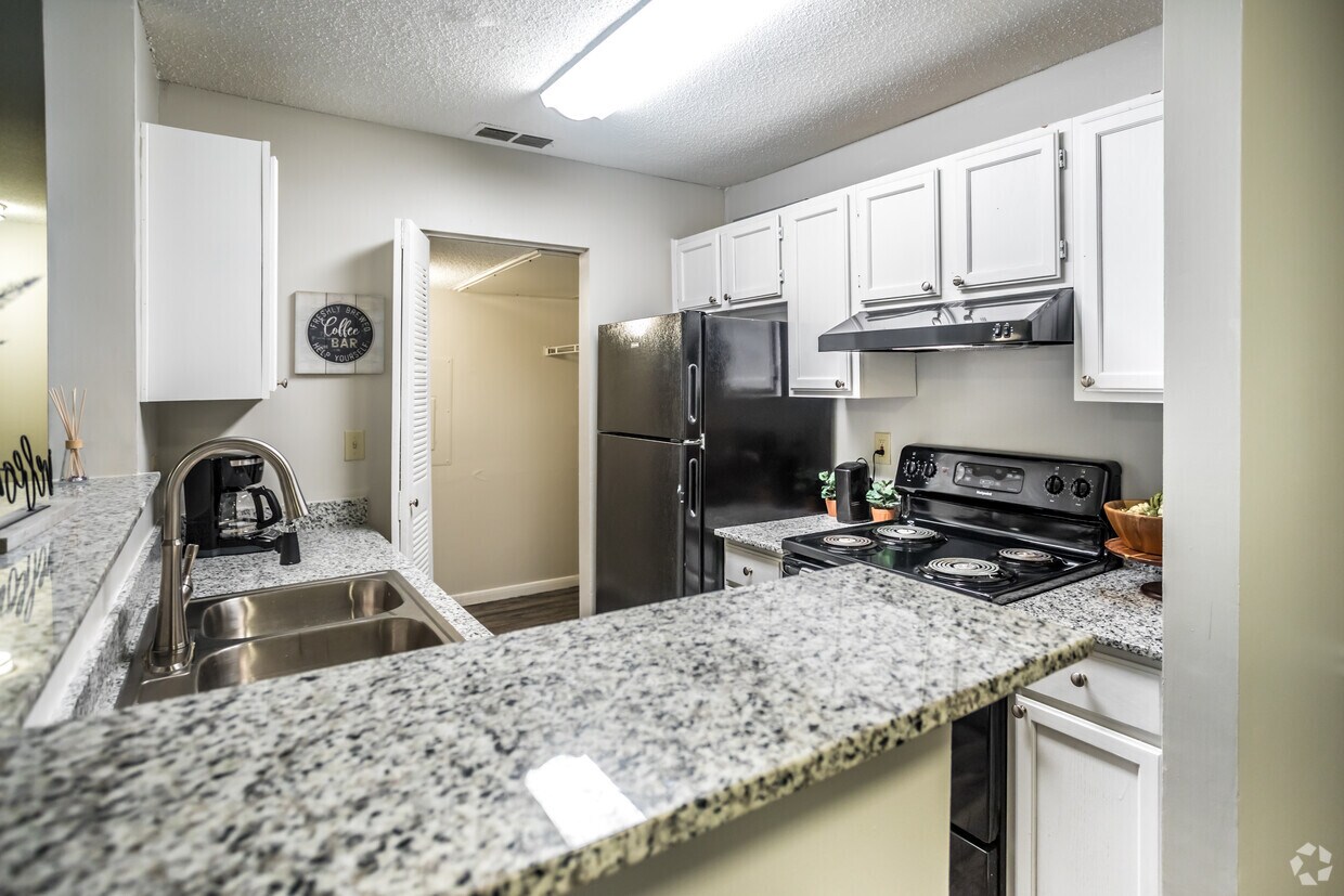 Hickory Grove Apartments in Memphis, TN