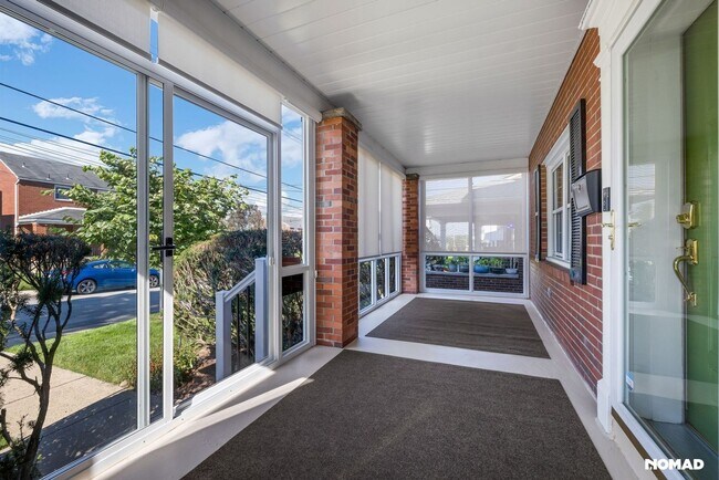 Building Photo - 3 Bedroom Completely Remodeled Single Fami...