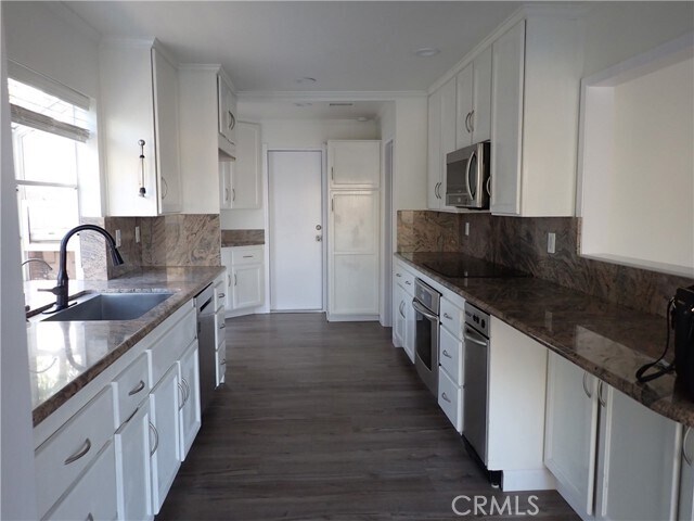 Foto del edificio - 6791 Killarney Ave