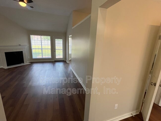 Foto del edificio - 5628 Autumn Valley Dr