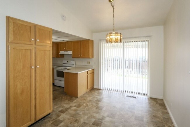 Building Photo - 3 Bedroom / 2 Bath Home in Bountiful!