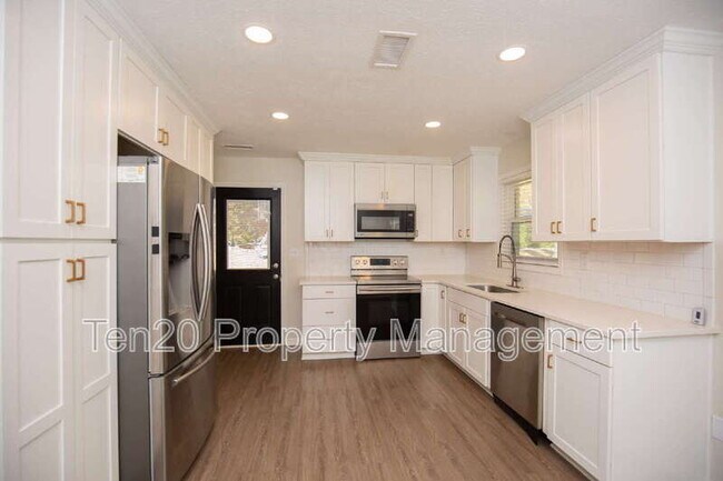 Foto del edificio - 8334 Canaan Dr