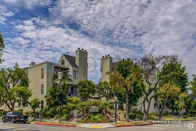 Building Photo - 601 N Kenwood St