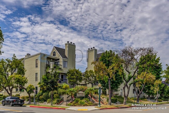 Building Photo - 601 N Kenwood St