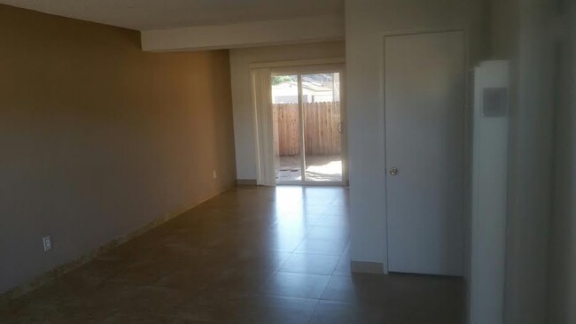 Foto del edificio - COMING SOON! 3br - Duplex Home- For Rent