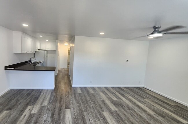 Building Photo - 39126 Sundale Dr