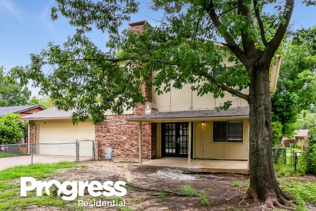 Building Photo - 717 Middle Glen Dr