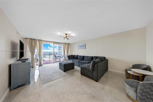 Building Photo - 18081 Biscayne Blvd