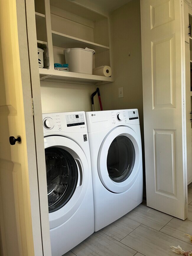 Washer/dryer - 164 Linda Ave