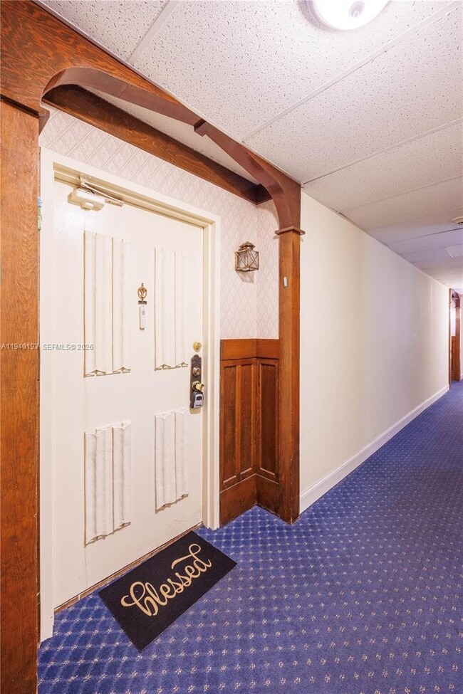 Building Photo - 3760 Inverrary Dr