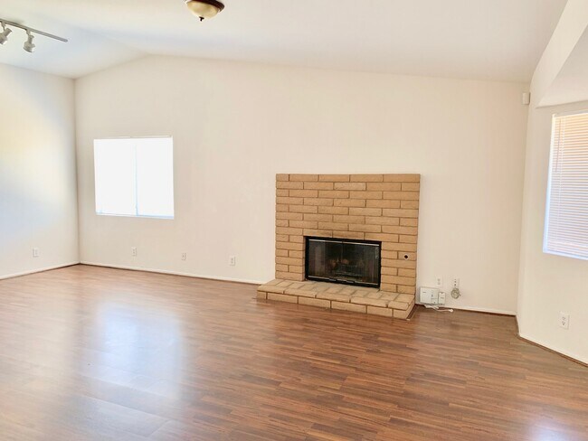 Foto del edificio - Single Story Home Large Lot