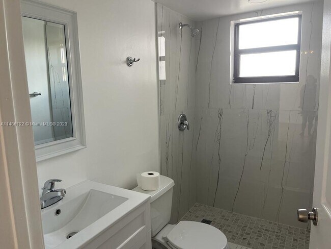 Foto del edificio - 8075 NW 7th St