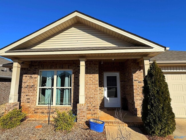 Building Photo - 121 Daymark Dr