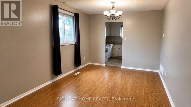 Building Photo - 569 Hayward Crescent