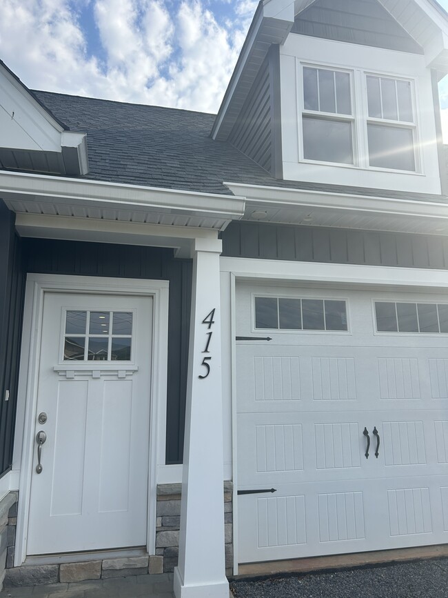 Building Photo - 415 Kimball Ave