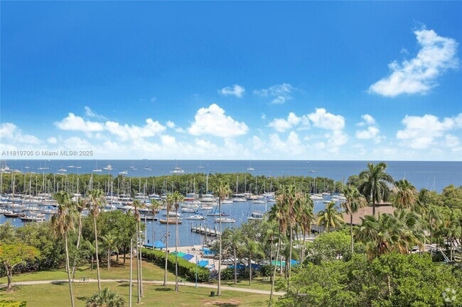 Building Photo - 2901 S Bayshore Dr