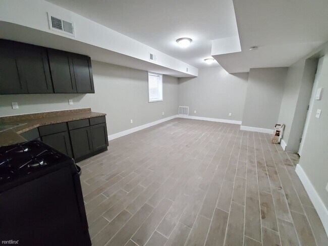 Building Photo - 2 br, 1 bath  - 124 Ellis Ave Apt 1