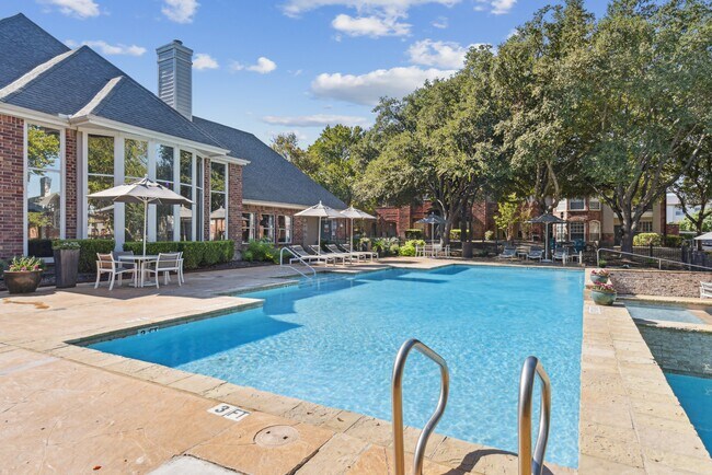 Foto del edificio - Whispering Creek Villas Apartment Homes