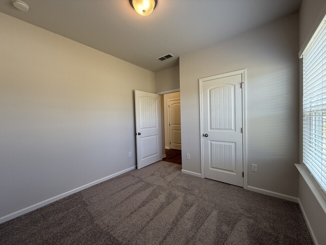 Foto del edificio - 274 Deodora Ln