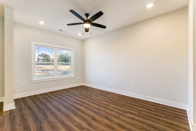 Building Photo - 17 barnyard Cir