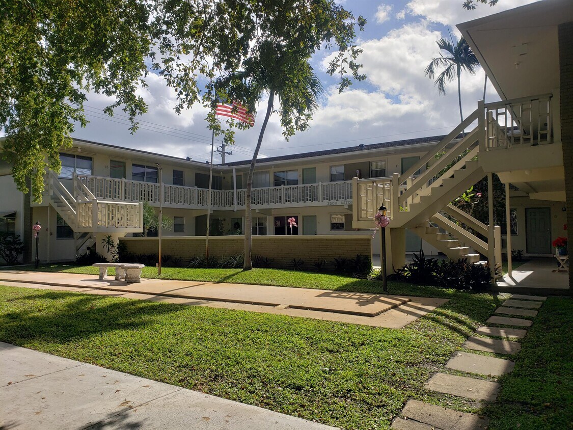 3500 Harrison St, Hollywood, FL 33021 Townhome Rentals in Hollywood