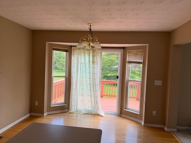 Building Photo - Beautiful, two-story, 4 bedroom home in Springboro!