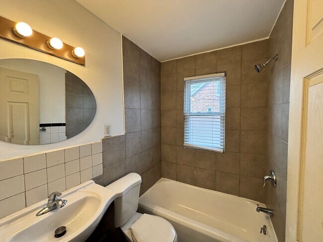 Foto del edificio - 13425 Georgiana Ave