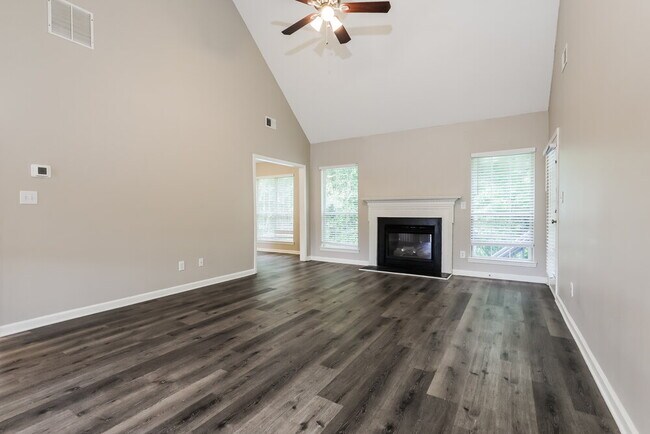 Building Photo - 240 Cannon Dr