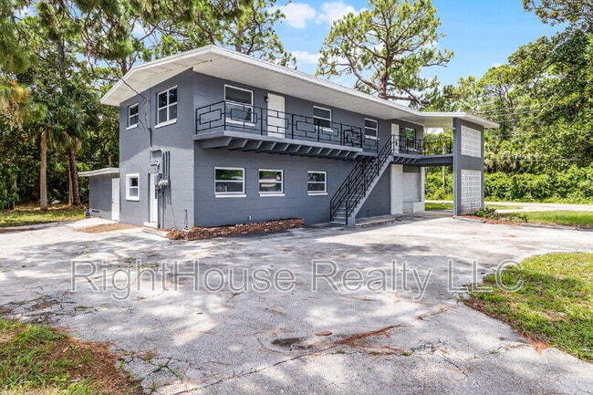 Building Photo - 315 Bayview St