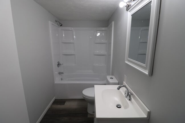 Building Photo - 1324 N 5th St