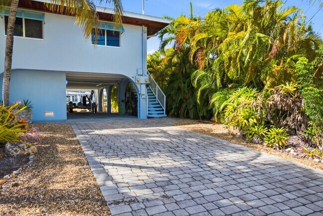 Building Photo - 138 Indies Dr N