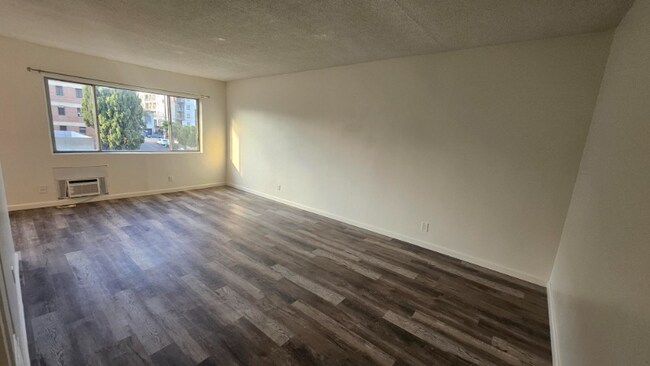 Building Photo - 947 Magnolia Ave