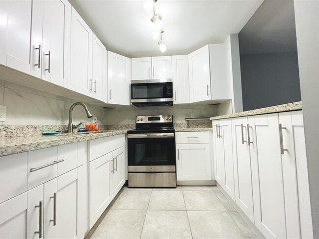 Foto del edificio - 4 Ventnor Dr