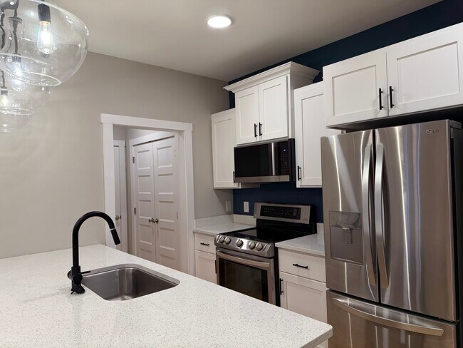 Building Photo - 620 Cumberland St