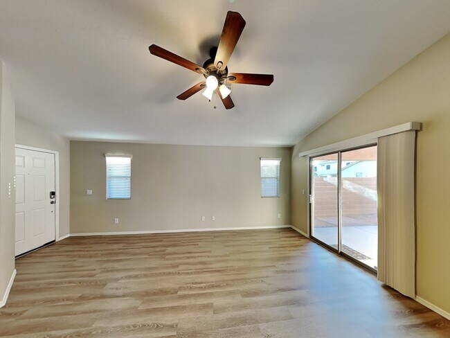 Foto del edificio - 45780 W Rainbow Dr