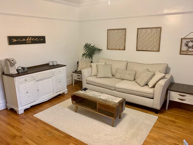 Sala de estar - 106 W Lloyd St