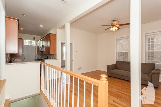 Building Photo - 2702 W Thomas St