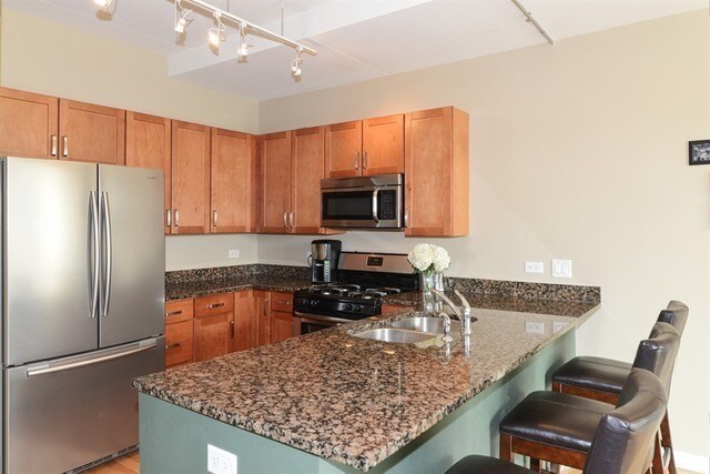 Foto principal - 1610 W Fullerton Ave