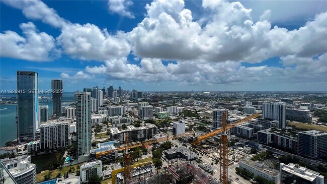 Foto del edificio - 501 NE 31st St