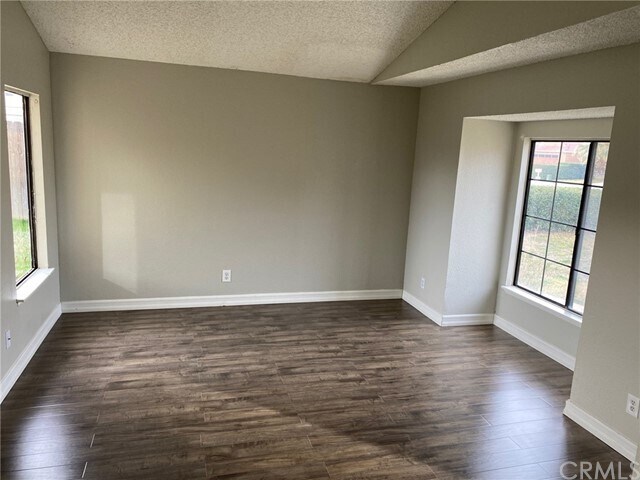 Foto del edificio - 23757 Swan St