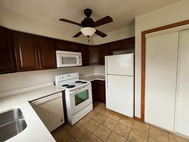 Foto del edificio - 8142 W Howard Ave