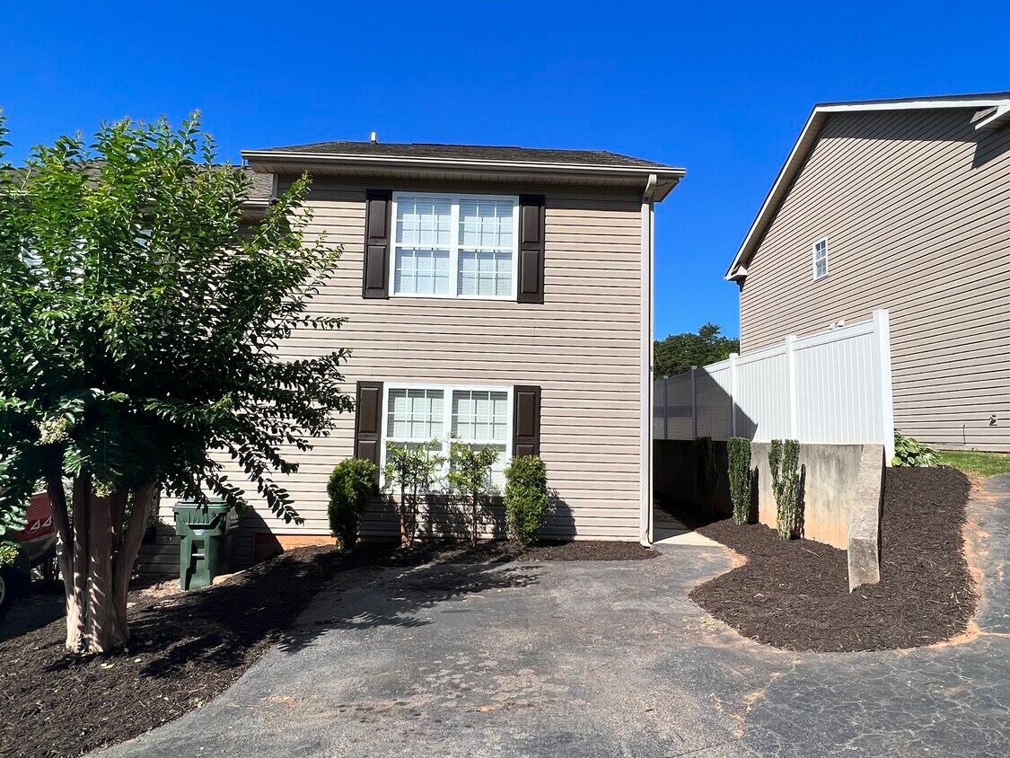 509 Fairview Rd Unit AptB, Taylors, SC 29687 Apartments in Taylors