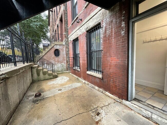 Foto del edificio - 1516 N Greenview Ave