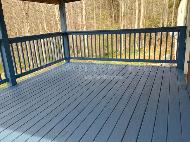 Foto del edificio - 26 Misty Mountain Way