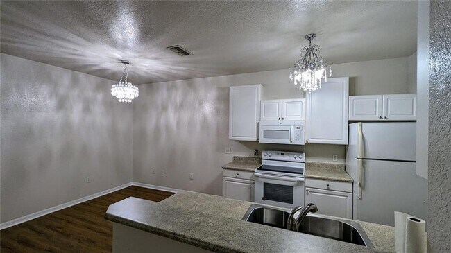 Building Photo - 4009 Hemingway Cir