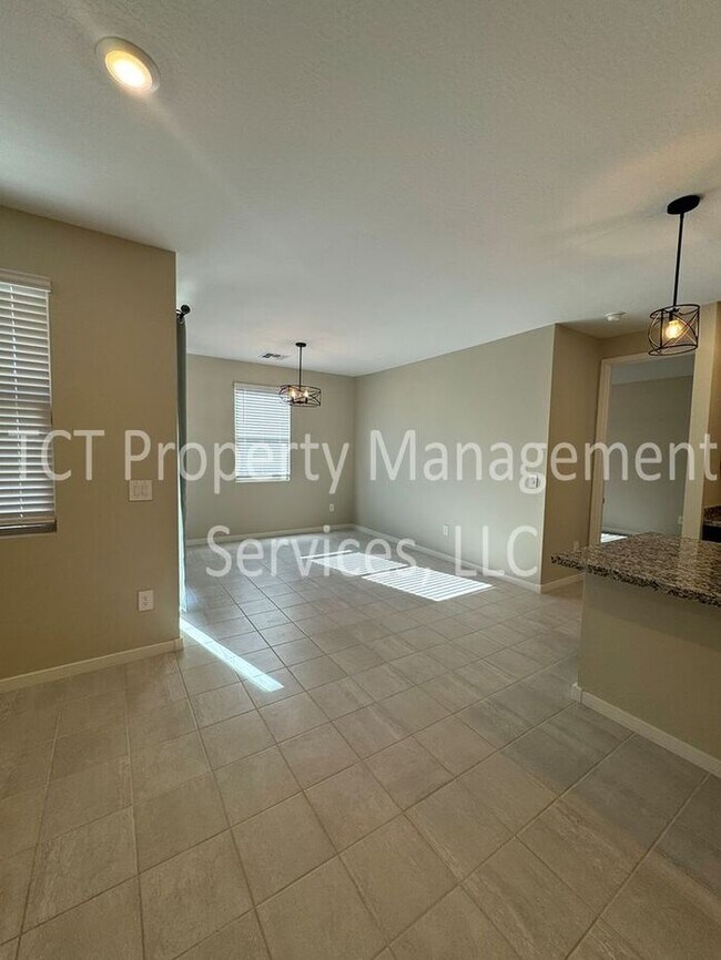 Foto del edificio - Beautiful like new home in San Tan Groves