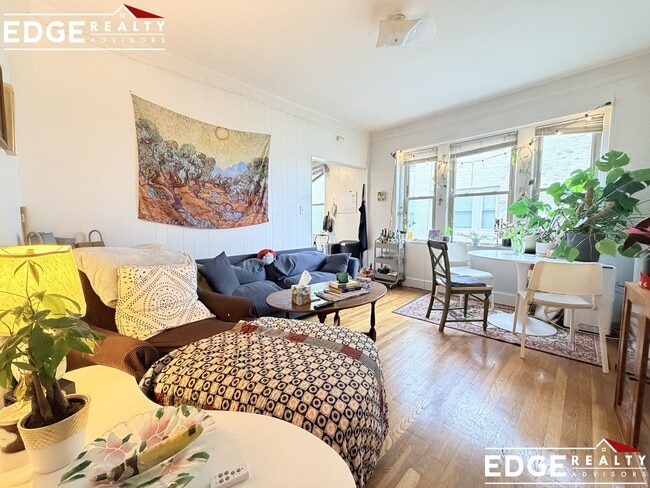 Photo - 264 Kelton St Apartment