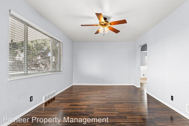 Building Photo - 3 br, 1 bath House - 701 S Navajo St