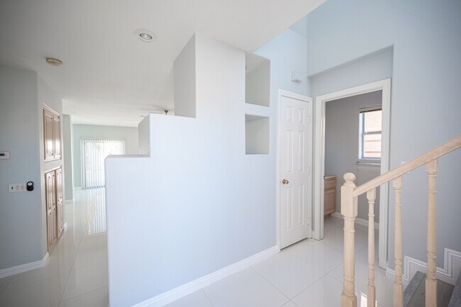 Foto del edificio - 8420 Bay Crest Dr